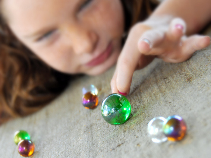 ビー玉はきれいだけど…（写真:iStock）