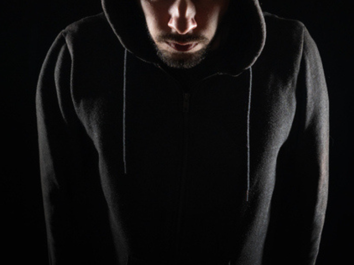 不審な男が…（写真:iStock）