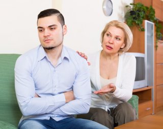 息子に不満をぶつけると…（写真:iStock）
