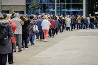 大阪万博だけじゃない！行列で起きた“地獄と奇跡”8連発。推しの神対応、彼氏との悲劇…