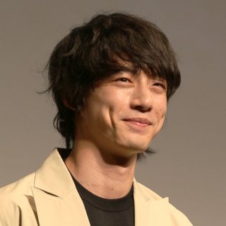 三角関係報道で蘇った坂口健太郎の"超マメ男"ぶり 永野芽郁を虜…高畑充希の誕生日に手渡した大きな花束