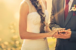 恋してないけど…結婚アリ？「恋愛感情ナシ婚」を選んだ人たちのリアルな本音と意外なメリット