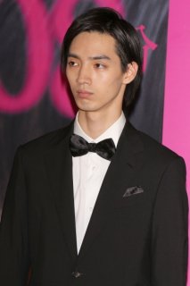 俳優・清水尋也容疑者の薬物逮捕で「東リベ」「あんぱん」に映像関係者の強い関心が集まる複雑事情