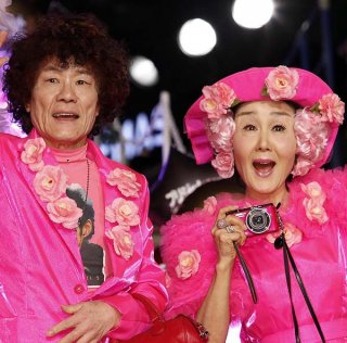 林家ペー（左）と林家パー子（Ｃ）日刊ゲンダイ
