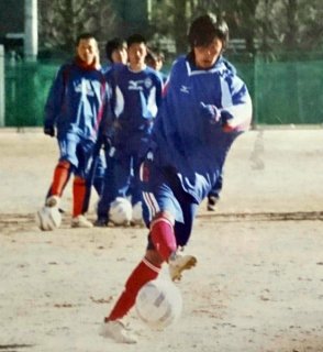 サッカー少年だった（提供写真）