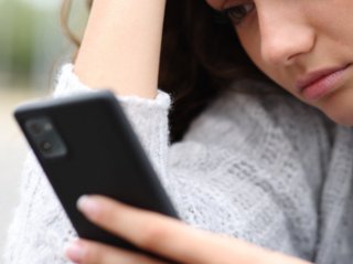 お母さん、ごめんなさい（写真:iStock）