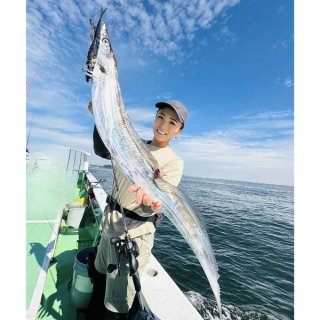 175センチの本タチウオに船の上は大パニックに タモ網を2つ使って引き上げました
