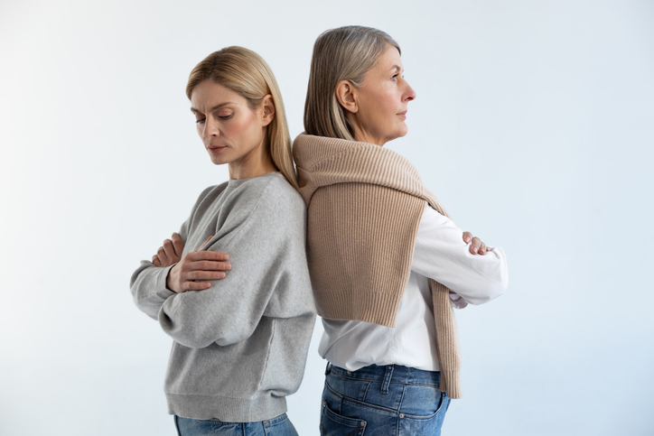 実母との関係に問題が…（写真:iStock）