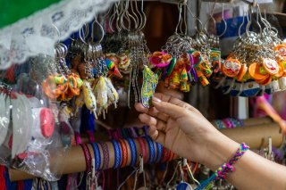 え、それ本当に買うの？（写真:iStock）