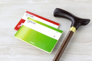 「介護費用のATMにされそうで」自分の老後でも義父の世話は無理! 49歳バツイチ男の痛々しい本音
