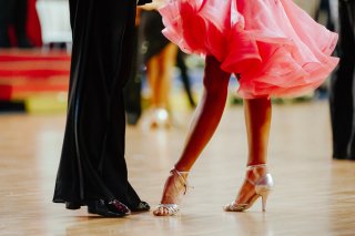 「魅力的な男はシェアしてもいい」ラテン講師に10人のマダムが陥落。閉経後の女性が溺れた歪な愛のかたち