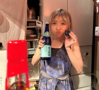 花より饅頭のストリッパーが恋する乙女に? SNSで毎日見てます…♡