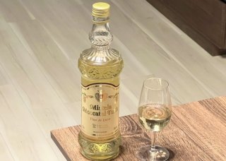 「ミステラ・モスカテル・トゥリス」税込み1358円（写真：市野瀬瞳／無断転載禁止、以下同）