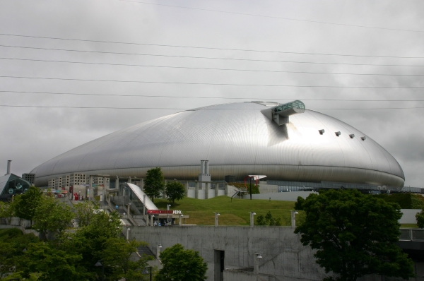 札幌ドームで何が？（Ｃ）日刊ゲンダイ
