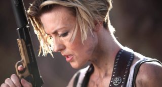 【ドミニク 孤高の反逆者】ウクライナの女兵士が南米のワルどもをゲリラ戦で撃退