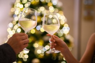 つかの間の逢瀬を楽しんで（写真:iStock）