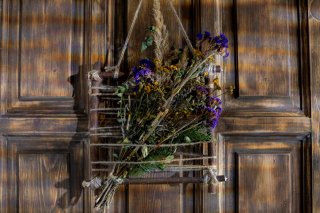 玄関にはパープル系を（写真:iStock）