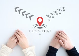 自分勝手すぎる！既婚者を「婚活アプリ」で見抜くポイント。自称“ペットを飼ってる”男性が怪しい理由