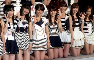AKB48の逆襲なるか？ 6年ぶり黄金期のメンバー総出で紅白出場もその後は「勝負の2026年」に…