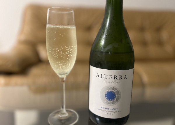 ALTERRA Extra Brut（税込み1408円）（写真：市野瀬瞳／無断転載禁止、以下同）