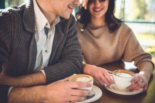 「告白」するのは日本だけ？ 海外カップルに聞いてみた。付き合う前の“見定め期間”やキスは当たり前！