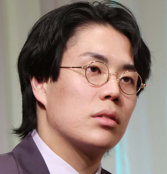 契約終了を発表した高比良くるま