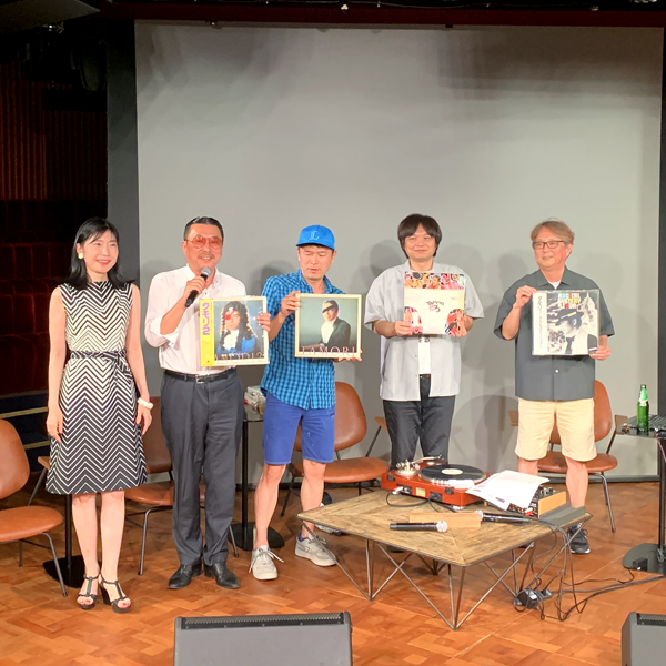 （右から）スージー鈴木氏、戸部田誠氏（てれびのスキマ）、樋口毅宏氏、今ラチ夫氏、チカチカ・バンビーナ氏（Ｃ）日刊ゲンダイ