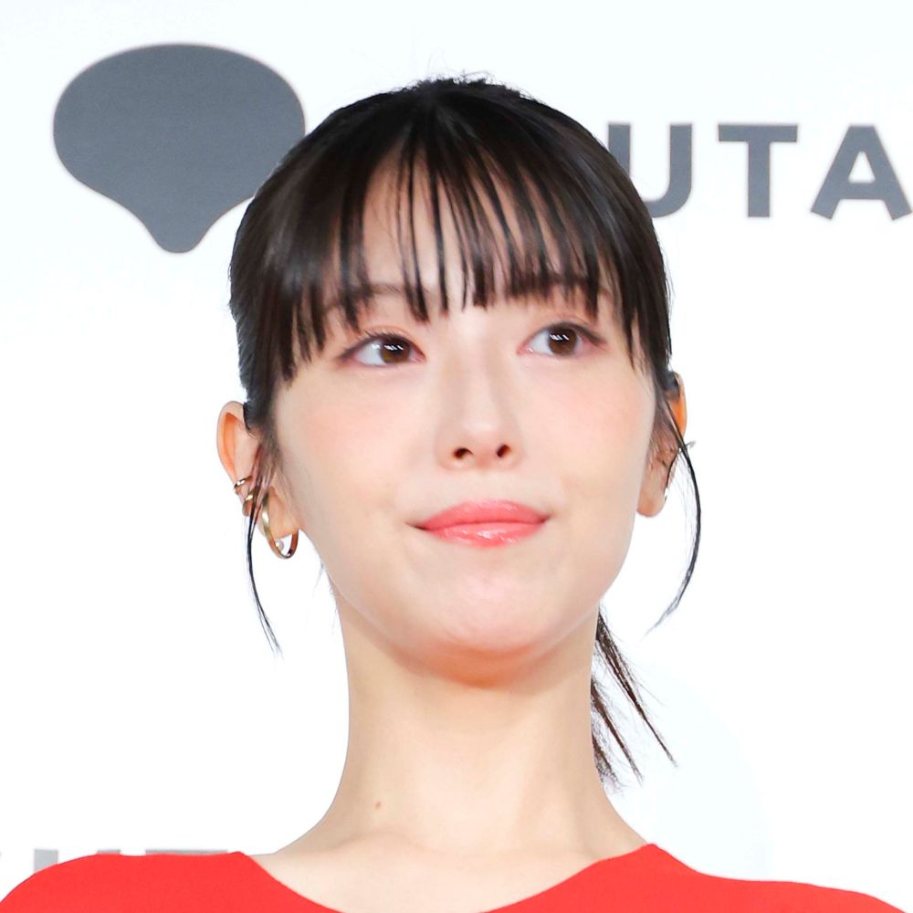 浜辺美波（Ｃ）日刊ゲンダイ