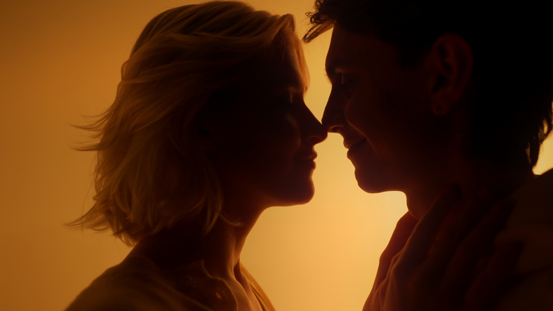 彼女の自宅マンションで（写真:iStock）