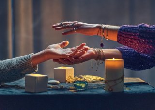 占い師は50代の「結婚したい」にどう返す？ 実は安心させる“お決まりワード”がある