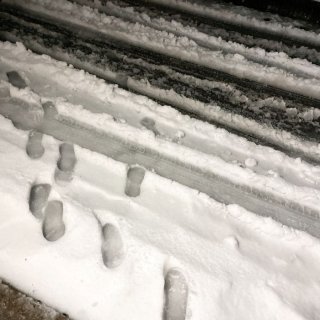 ひとりきりの楽屋で、ドアに挟まれた不在連絡票に震える夜。私って自意識過剰？